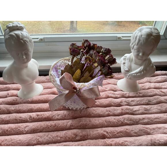 Dried Flowers in Crocheted Bucket, Matching Floral Handkerchief, Handmade! - Picture 10 of 10